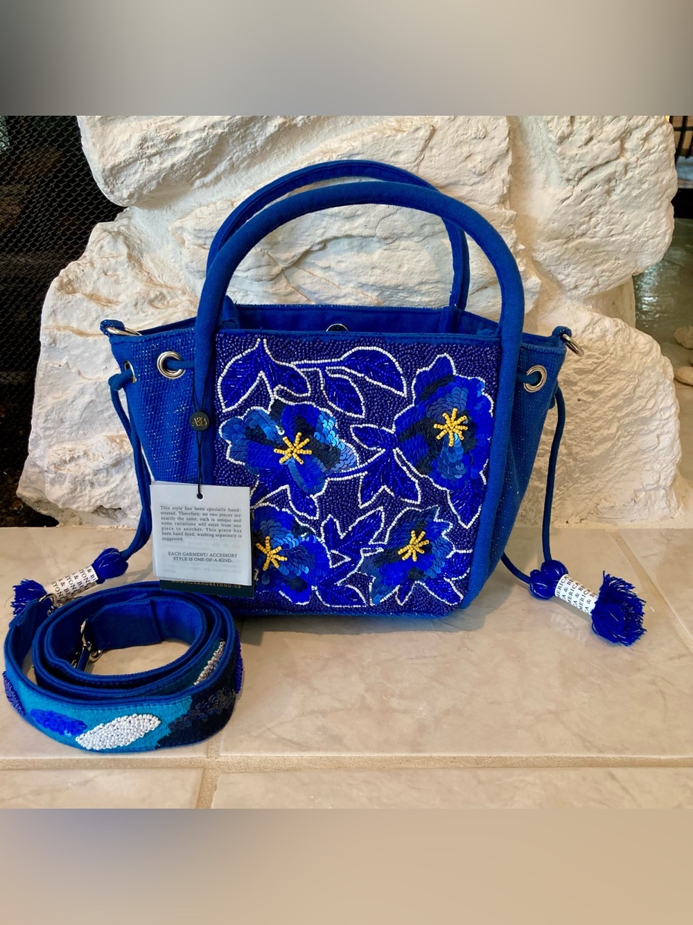 NWT America & Beyond small double handled bucket type bag- peacock blue